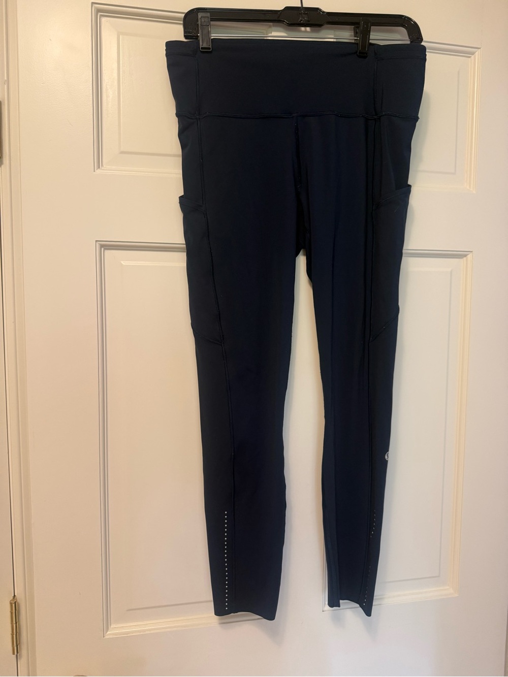 Women Lululemon black jogger - 10